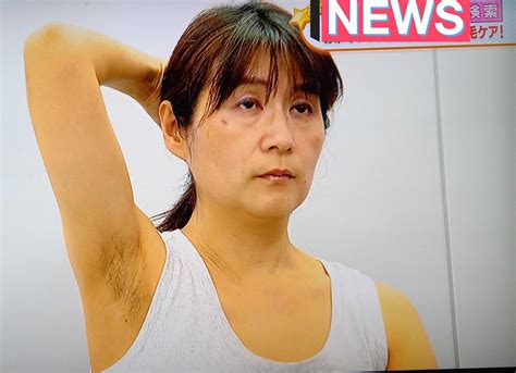 ワキ毛ボウボウの変態熟女さん！